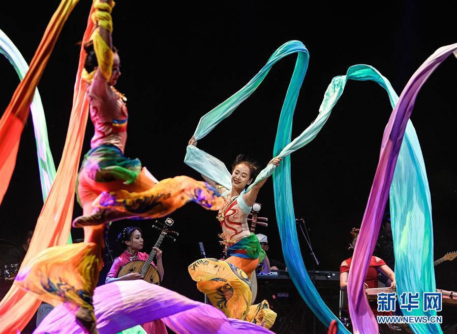 （國際）智利上萬人觀賞“歡樂春節(jié)”慶典晚會(huì)