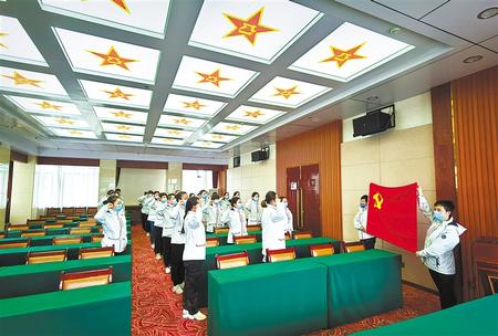 一次難得的黨課——甘肅第二、第三批援鄂醫(yī)療隊預(yù)備黨員宣誓儀式側(cè)記