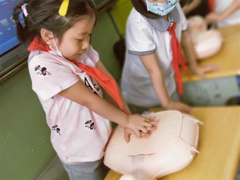 蘭州：心肺復(fù)蘇急救法走進小學課堂
