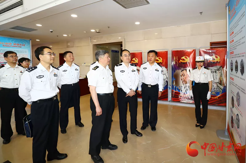 余建在調(diào)研蘭州海關(guān)緝私工作時(shí)強(qiáng)調(diào)：深化務(wù)實(shí)協(xié)作 為甘肅改革發(fā)展穩(wěn)定大局作出新的更大貢獻(xiàn)（圖）