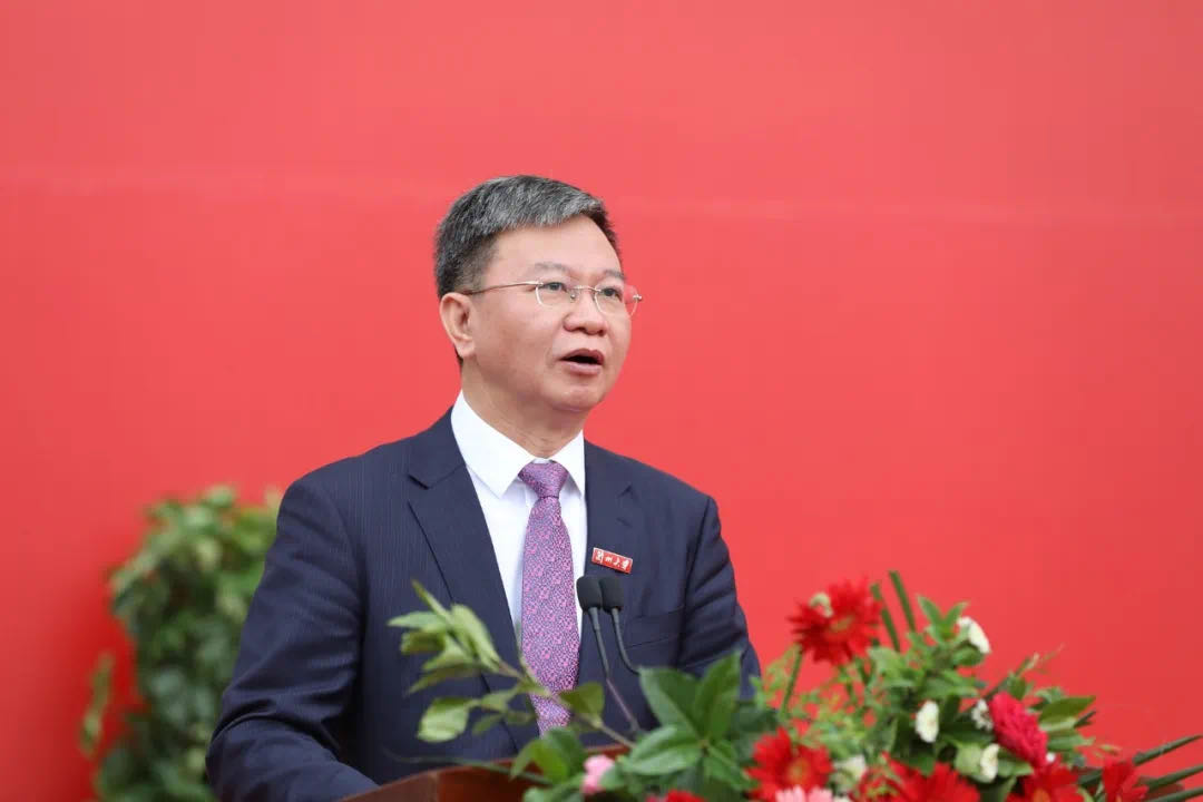 蘭州大學(xué)校長(zhǎng)嚴(yán)純?nèi)A寄語(yǔ)2020屆本科畢業(yè)生：做敢擔(dān)當(dāng)、能擔(dān)當(dāng)、有擔(dān)當(dāng)?shù)娜?>
        </a><em>蘭州大學(xué)校長(zhǎng)嚴(yán)純?nèi)A寄語(yǔ)2020屆本科畢業(yè)生：做敢擔(dān)當(dāng)、能擔(dān)當(dāng)、有擔(dān)當(dāng)?shù)娜?/em></li>
    <li><a  target=