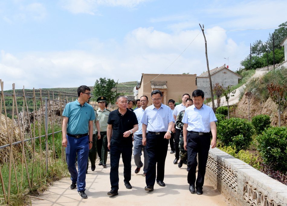 王銳深入麥積區(qū)、甘谷縣掛牌督戰(zhàn)村調(diào)研指導(dǎo)脫貧攻堅(jiān)工作