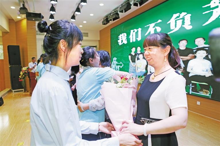 蘭州五十四中舉行2020屆學(xué)生畢業(yè)典禮