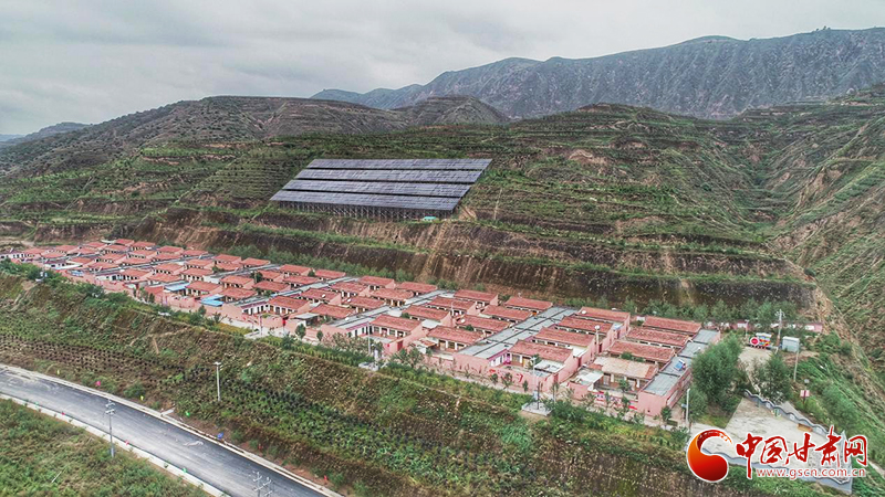 【跟著總書記看甘肅】布楞溝村：水引來了，路修通了，新農(nóng)村建起來了（圖）