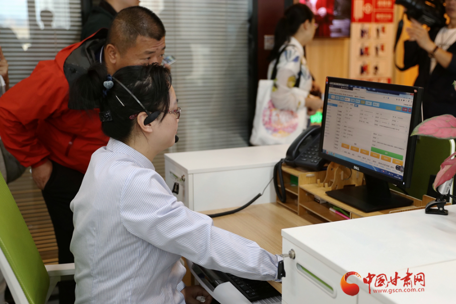 【走向我們的小康生活】蘭州：虛擬養(yǎng)老院托起幸?！跋﹃柤t”