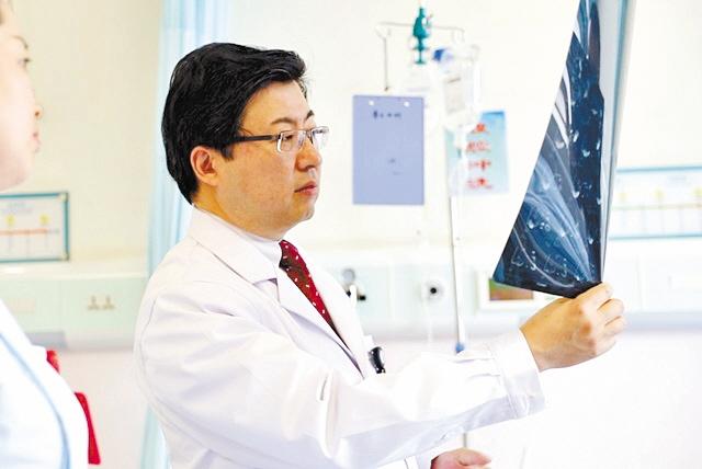 蘭大二院院長王琛喜捧“中國醫(yī)師獎(jiǎng)”