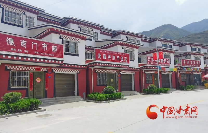 武都坪埡鄉(xiāng)：美麗安置區(qū) 綻放“幸?；ā?>
        </a><em>武都坪埡鄉(xiāng)：美麗安置區(qū) 綻放“幸福花”</em></li>
    <li><a  target=