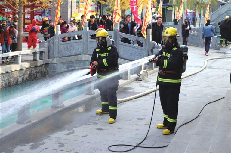 深度體驗(yàn)“逃生屋” 安全意識心中留 蘭州市各區(qū)縣開展“119”消防宣傳月活動(dòng)