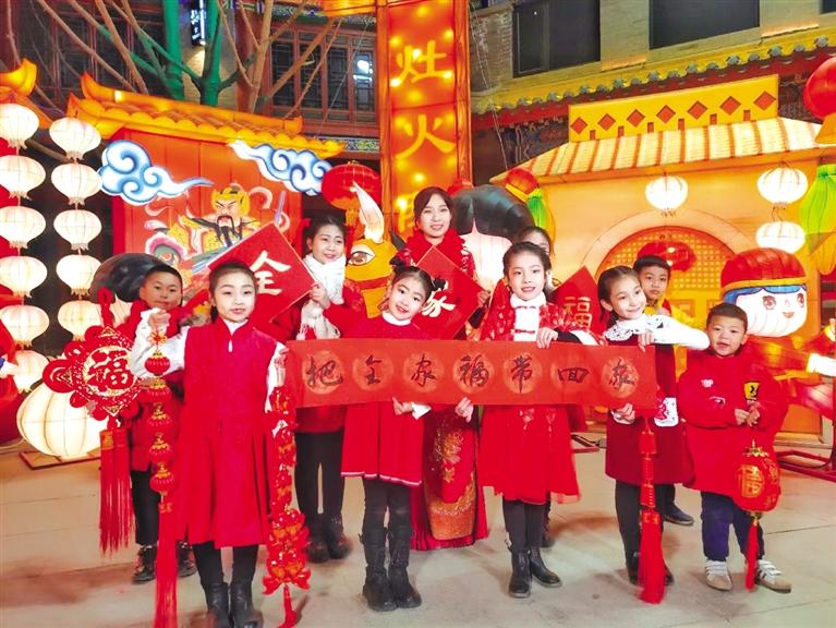 原創(chuàng)音樂(lè)電視《全家?！废蛱m州市人民拜年！