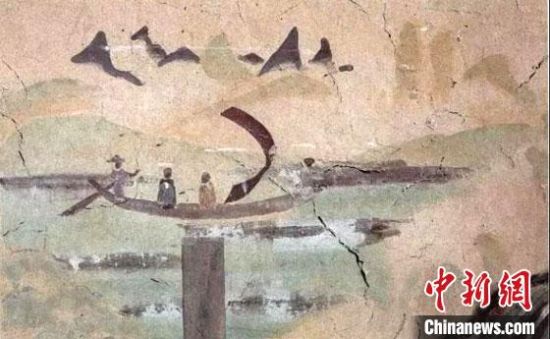 “一人搖櫓晃扁舟，兩人撐篙水上漂。”圖為莫高窟第323窟《搖櫓帆船》（初唐）。　敦煌研究院供圖