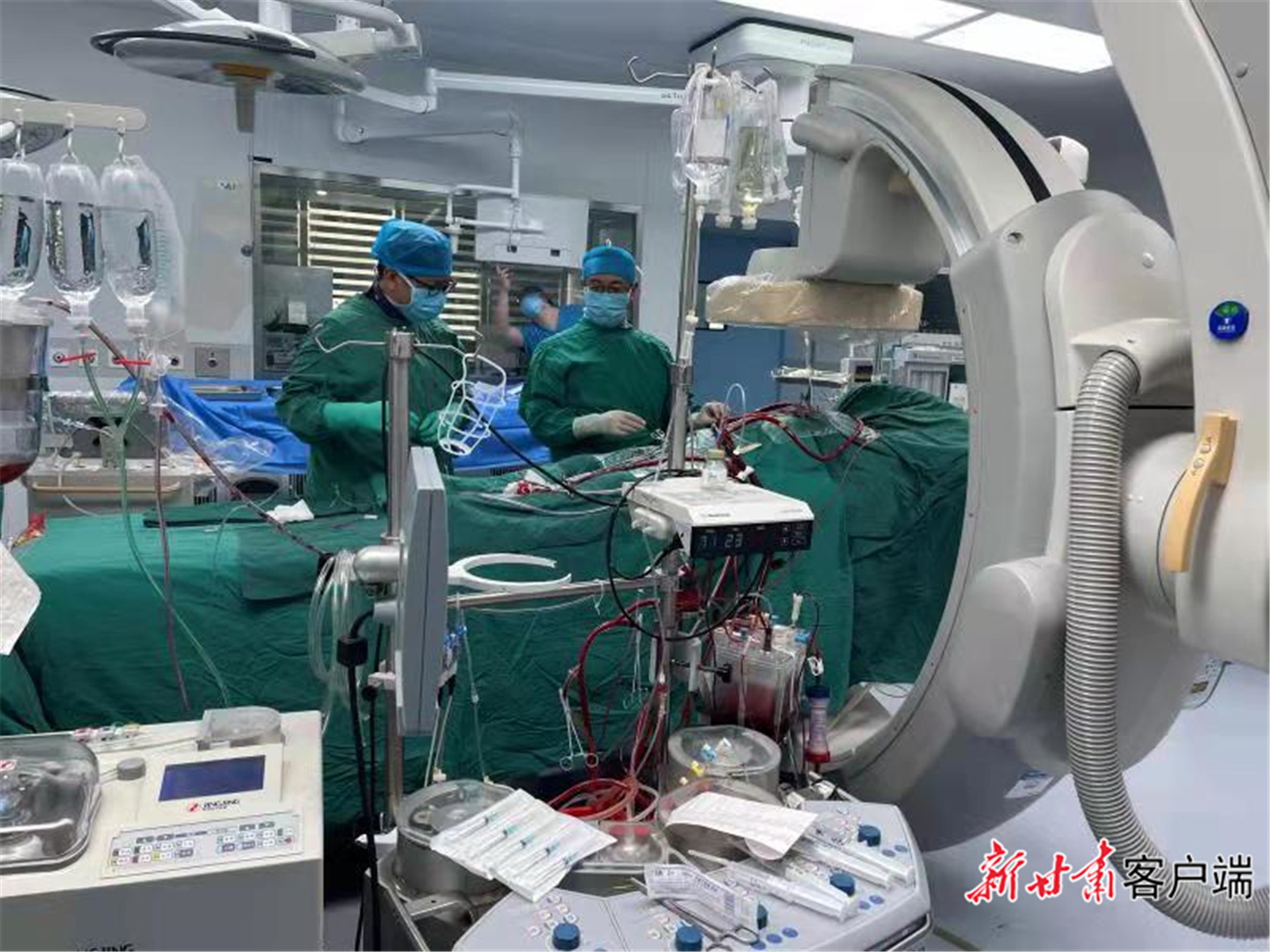 填補(bǔ)省內(nèi)空白，蘭大一院連續(xù)完成“一站式”雜交手術(shù)