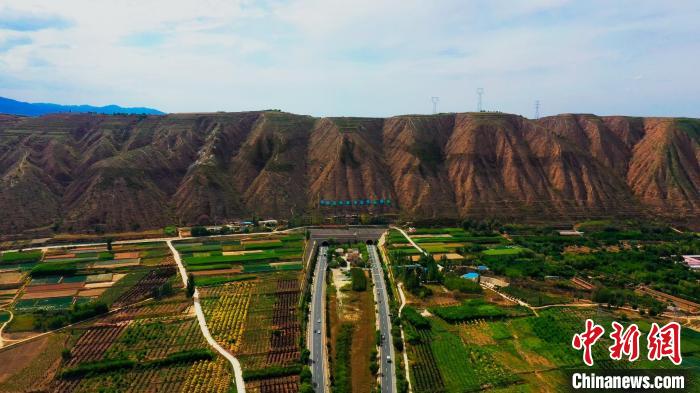 甘肅榆中造養(yǎng)結(jié)合十?dāng)?shù)年荒山改綠 野生動(dòng)物?！奥睹妗?>
        </a><em>甘肅榆中造養(yǎng)結(jié)合十?dāng)?shù)年荒山改綠 野生動(dòng)物常“露面”</em></li>
    <li><a  target=