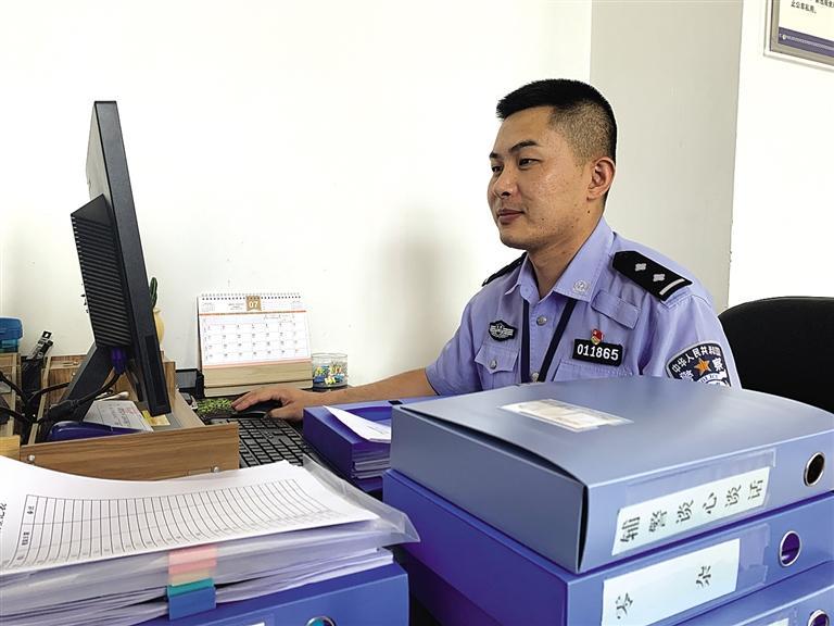 “身為黨員，就應該第一個往前沖”