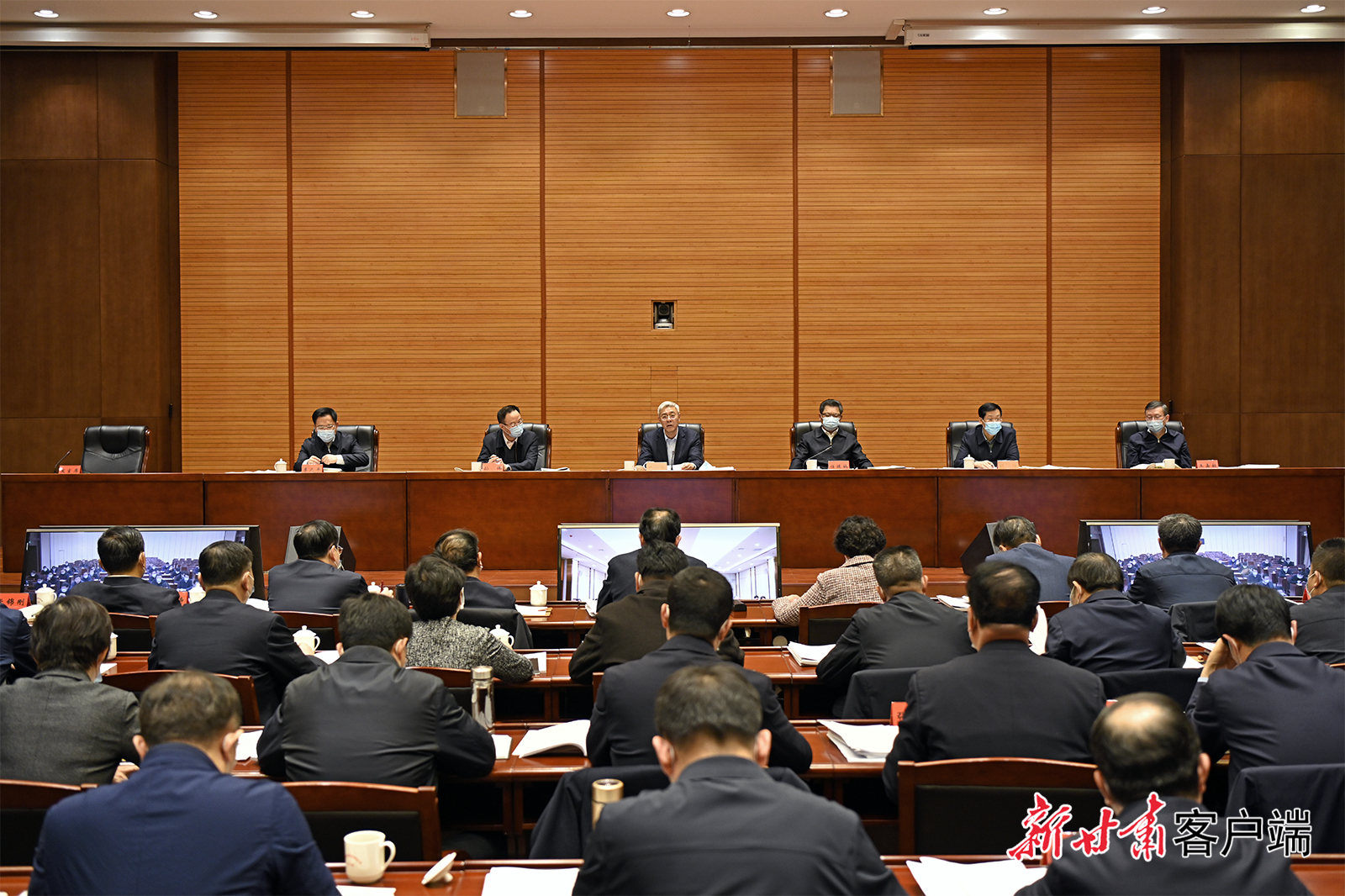 尹弘在省委農(nóng)村工作領(lǐng)導(dǎo)小組會議上強(qiáng)調(diào)：以深厚為民情懷鞏固拓展脫貧攻堅(jiān)成果，用高度負(fù)責(zé)精神扎實(shí)做好備考迎評工作