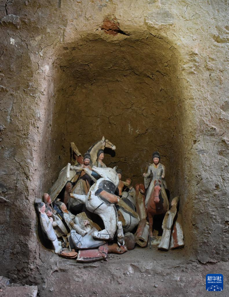 甘肅武威市唐代吐谷渾王族墓葬群慕容智墓墓道壁龕出土儀仗俑群（資料圖）。