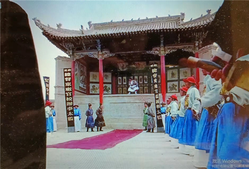 電影《新龍門(mén)客?！菲^之關(guān)城清代戲臺(tái)特寫(xiě)