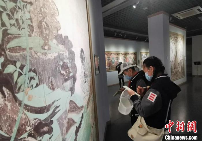 圖為學生參觀敦煌藝術館。(資料圖) 蘭州大學附屬學校供圖