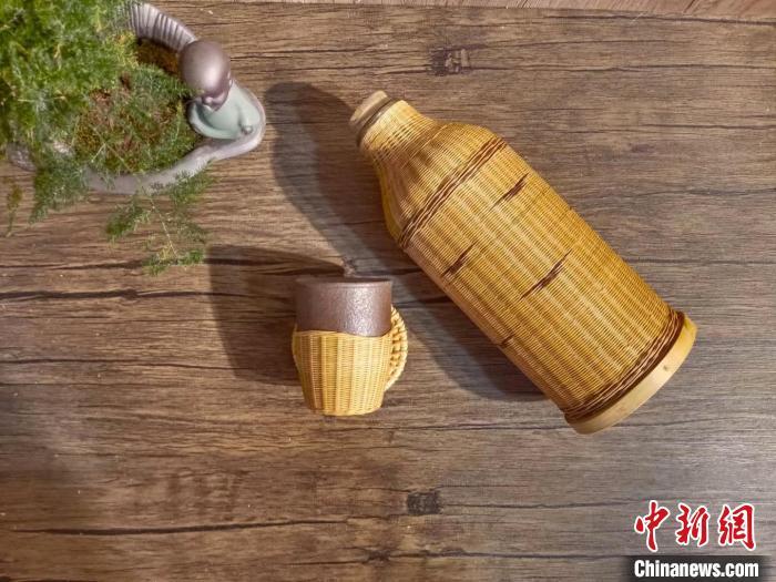圖為竹編暖壺套。(資料圖) 甘肅省非遺保護(hù)中心供圖