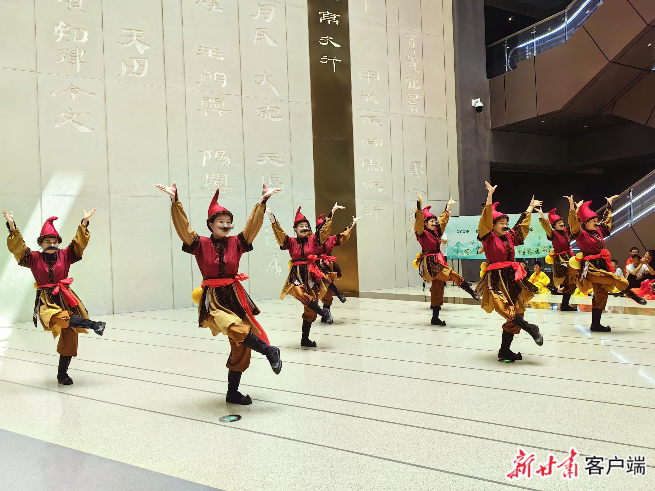 《胡騰舞》　本文圖片均由新甘肅·甘肅日?qǐng)?bào)記者　何佳?！z