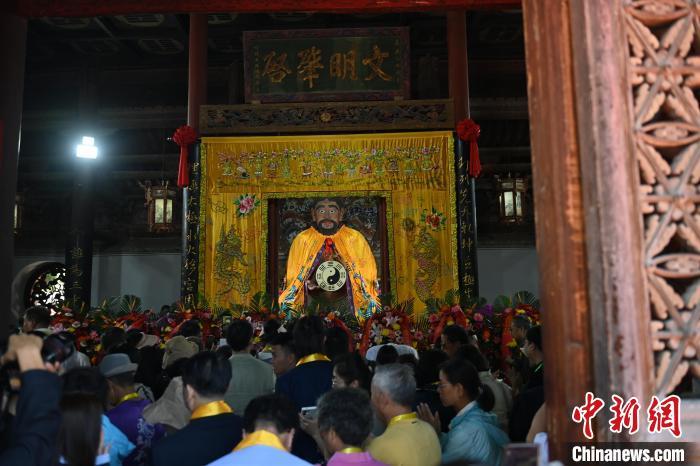 6月21日，2024(甲辰)年公祭中華人文始祖伏羲大典在甘肅天水舉行，來自海峽兩岸及港澳地區(qū)約500人現(xiàn)場(chǎng)共祭中華人文始祖伏羲。中新社記者 李亞龍 攝