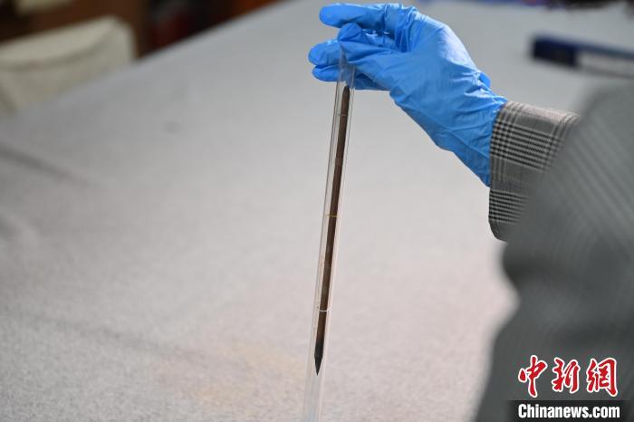 2024年5月7日，甘肅省博物館館藏國寶級文物“白馬作”毛筆。李亞龍　攝