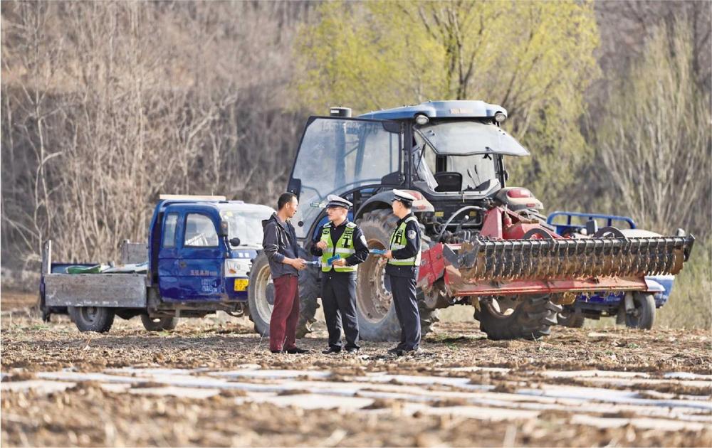 將“平安種子”播撒在田間地頭