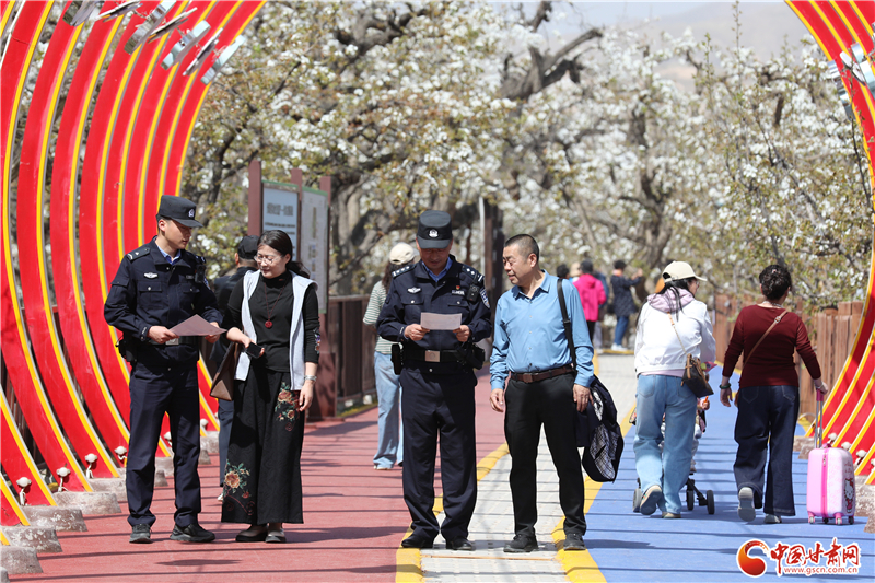 春動(dòng)隴原丨萬畝梨花綻芬芳 藏藍(lán)守護(hù)伴春光
